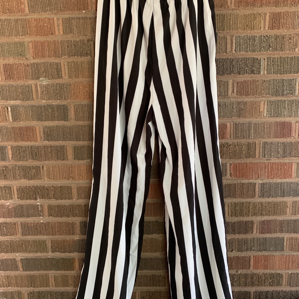 (NEVER WORN) Black & White Vertical Stripe Wide-Leg Pants
